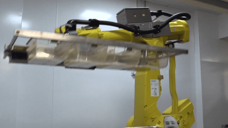 Robot cleaning cages